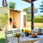 Semesterbostad Charming House *