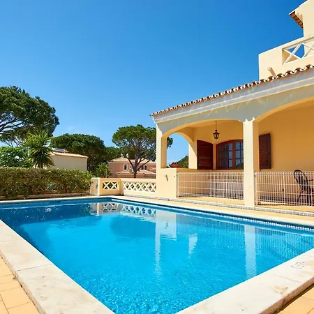 בית נופש Charming House *