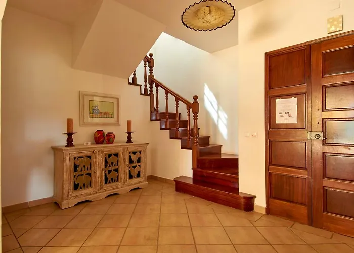 Сasa de vacaciones Charming House